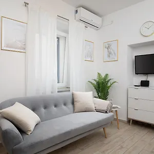 Elegant Next To Arena Apartment